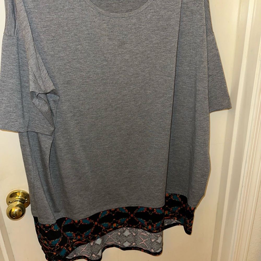 T shirt hi-lo hem with contrast trim